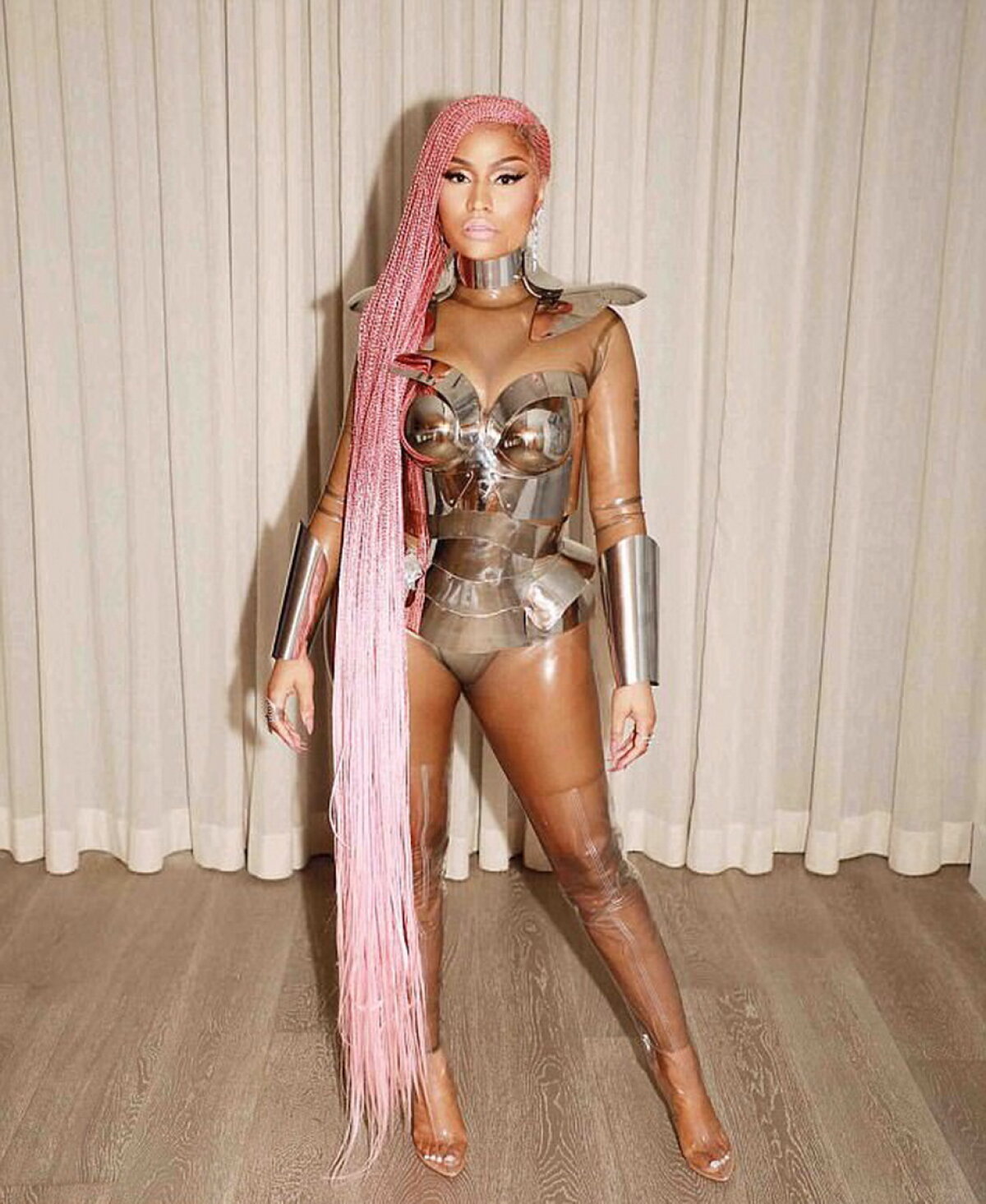 FOTO Nicki Minaj, în cea mai sexy și ciudată ținută