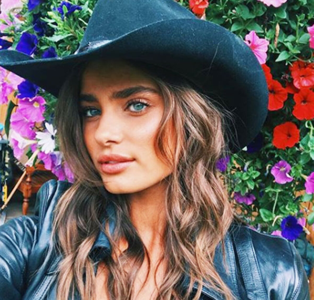 FOTO "Îngerașul" de la Victoria's Secret e pasionat de gimnastică: imagini sexy