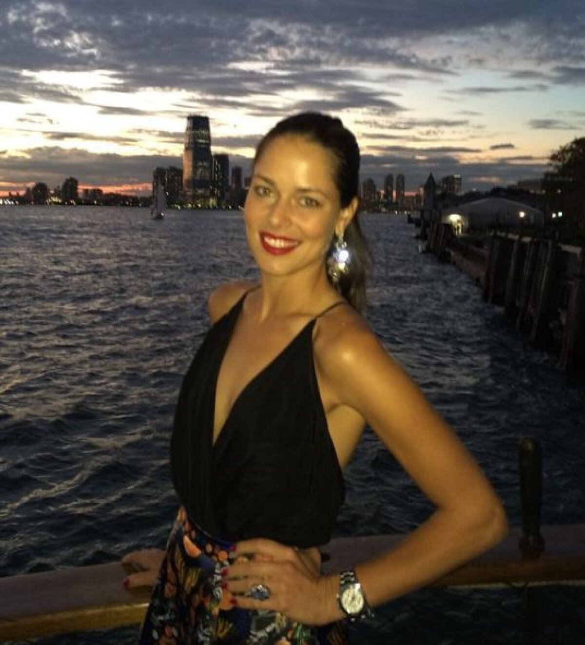 FOTO Ana Ivanovici nu și-a pierdut senzualitatea și a postat noi imagini provocătoare: "Pregătiți de Crăciun" 