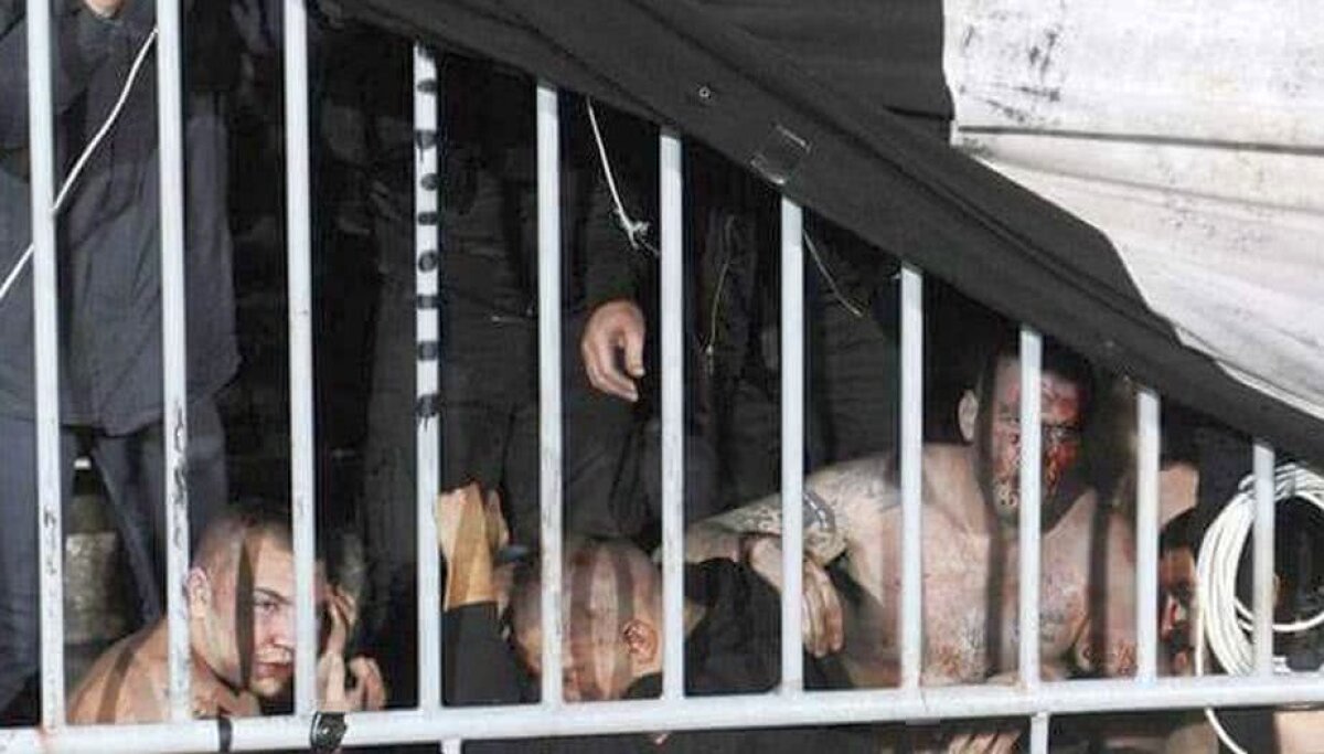 FOTO + VIDEO ŞOCANT Violenţe fără precedent la derby-ul Serbiei: ultraşii s-au bătut între ei şi au creat scene sângeroase!