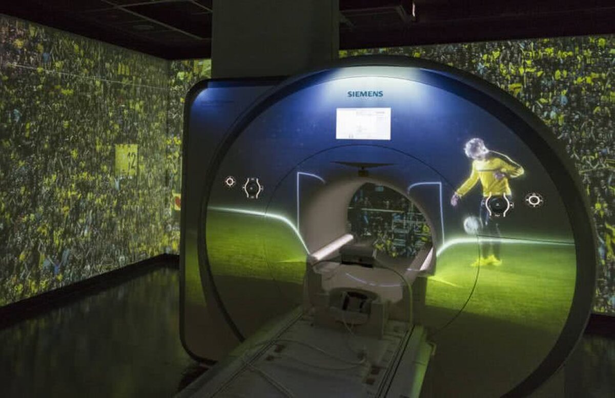 FOTO Inițiativă unică a clubului Borussia Dortmund » Terapie cu "Zidul Galben" pentru copiii grav bolnavi