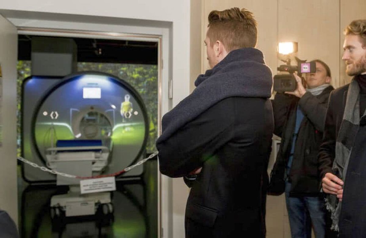 FOTO Inițiativă unică a clubului Borussia Dortmund » Terapie cu "Zidul Galben" pentru copiii grav bolnavi