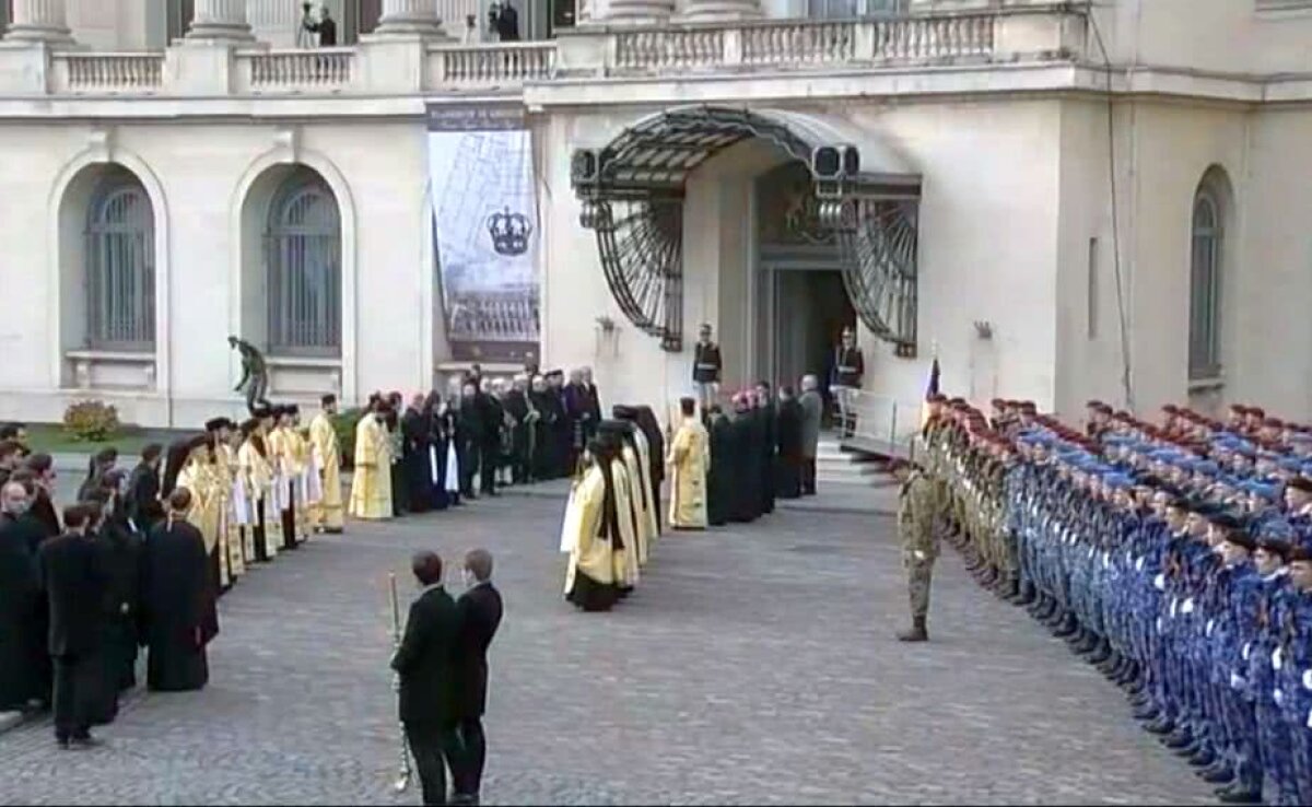 VIDEO S-au încheiat funeraliile Regelui Mihai » Mii de oameni au ieșit în stradă să-și ia rămas bun de la ultimul monarh al României! Vezi imagini cu toate momentele zilei