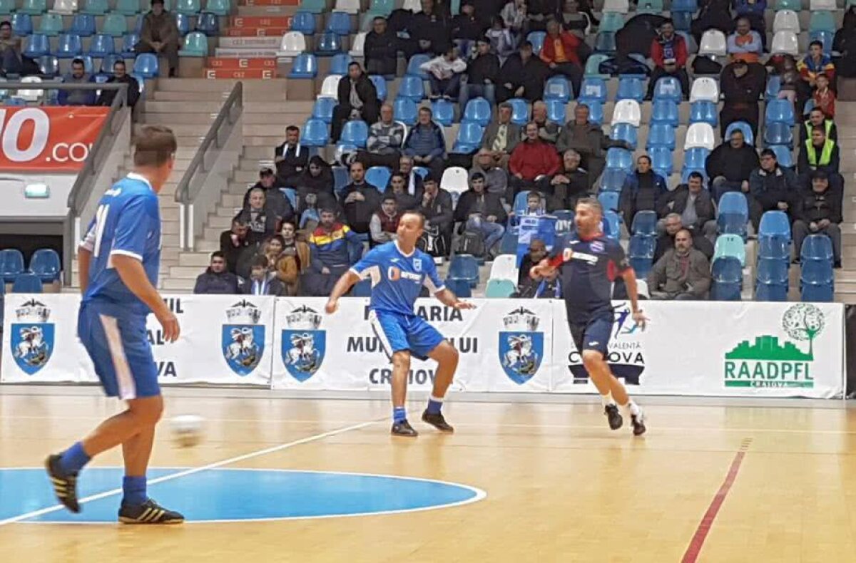 VIDEO+FOTO Craiova o bate pe Dinamo la penalty-uri în finala superturneului din Bănie. Cârțu aruncat pe brațe la final: "Facem ce facem și numai cu mine câștigăm trofee" :D