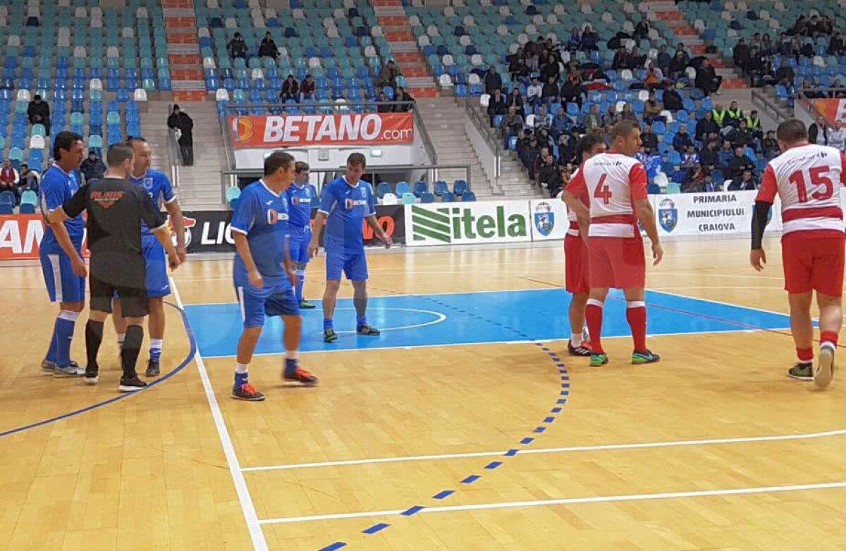 VIDEO+FOTO Craiova o bate pe Dinamo la penalty-uri în finala superturneului din Bănie. Cârțu aruncat pe brațe la final: "Facem ce facem și numai cu mine câștigăm trofee" :D