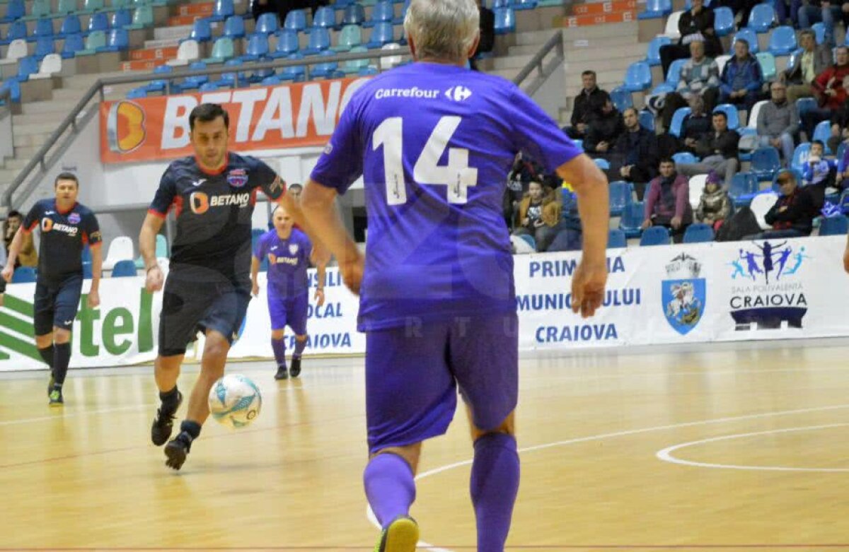 VIDEO+FOTO Craiova o bate pe Dinamo la penalty-uri în finala superturneului din Bănie. Cârțu aruncat pe brațe la final: "Facem ce facem și numai cu mine câștigăm trofee" :D