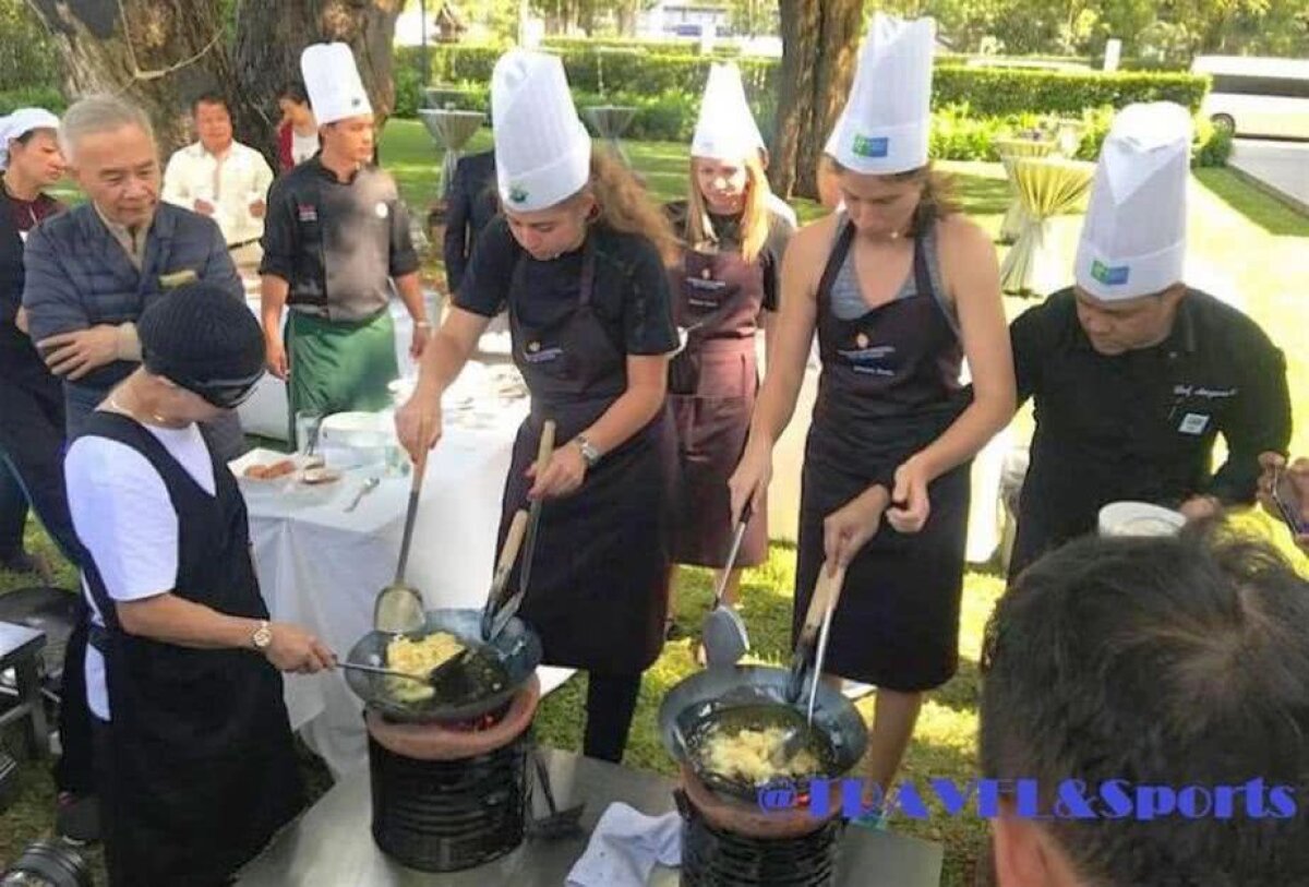 FOTO "Chef" Simona Halep a gătit omletă de crabi în Thailanda