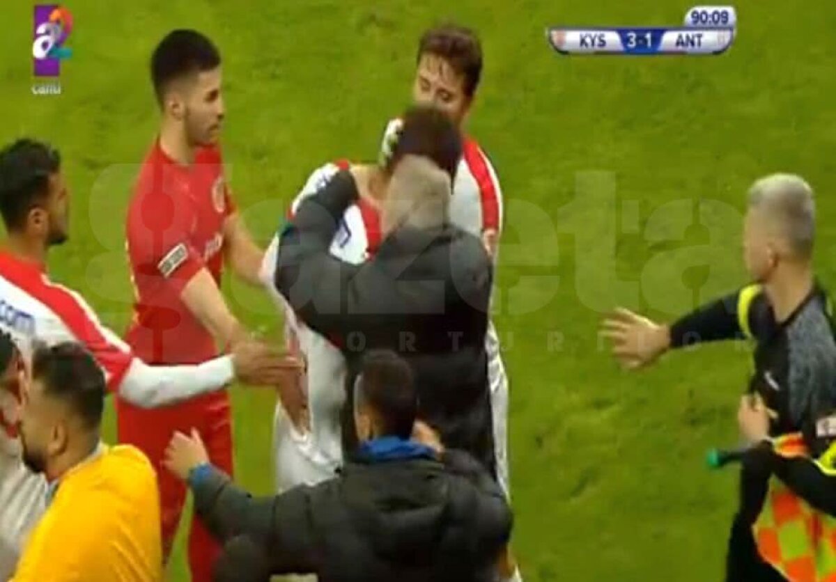 VIDEO+FOTO Niciun meci fără scandal pentru Șumudică » Antrenorul român a sărit la gâtul unui adversar