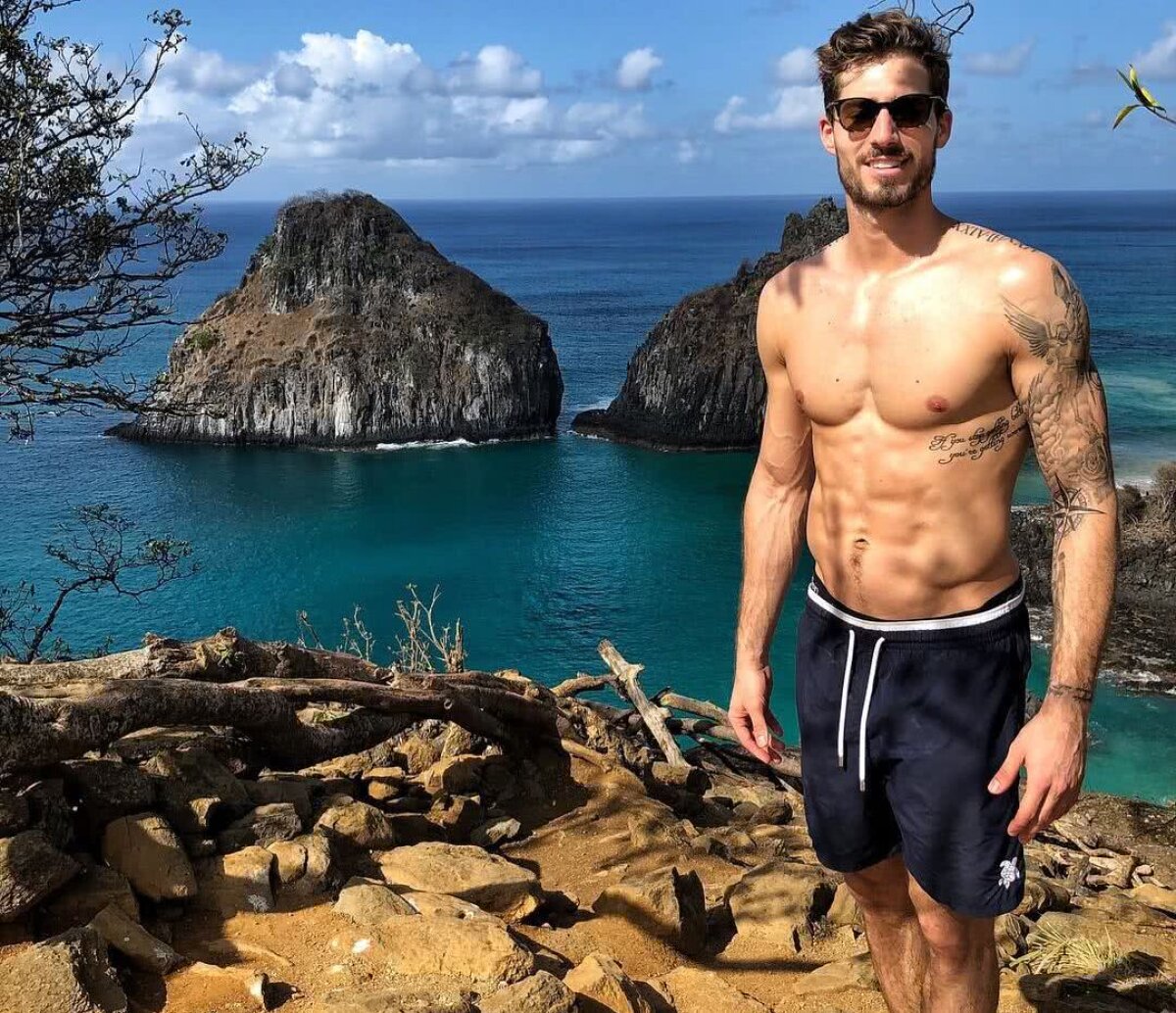 FOTO L-a dus în arhipelagul Noronha » Vacanță de vis alături de iubita sexy pentru vedeta de la PSG