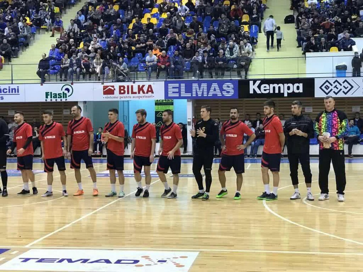 FOTO Foști și actuali fotbaliști s-au duelat într-o competiție! Echipa lui Tibi Ghioane și Romeo Surdu a câștigat a 13-a ediție a Turneului Vedetelor