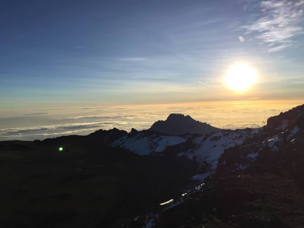 GALERIE FOTO Cu tricolorul în vârful Africii! Proiectul "7 Summits" şi prima echipă din România care şi-a propus să urce pe cele mai înalte vârfuri de pe fiecare continent al lumii