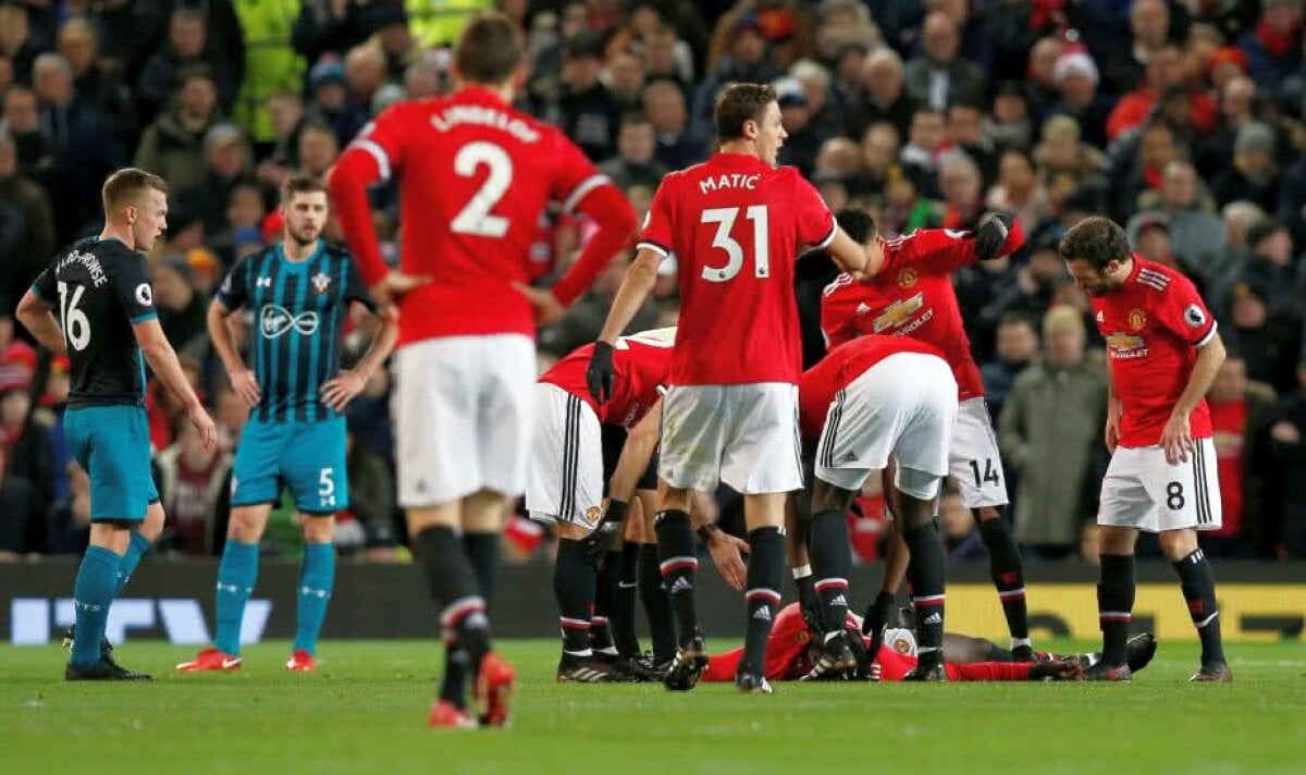 FOTO Momente de groază pe Old Trafford! Lukaku s-a accidentat grav și a ieșit pe targă, cu masca de oxigen pe față