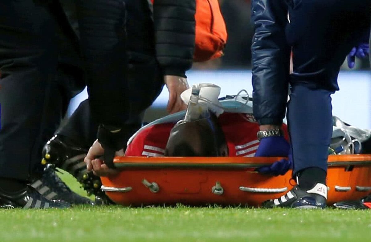 FOTO Momente de groază pe Old Trafford! Lukaku s-a accidentat grav și a ieșit pe targă, cu masca de oxigen pe față