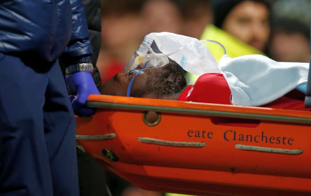 FOTO Momente de groază pe Old Trafford! Lukaku s-a accidentat grav și a ieșit pe targă, cu masca de oxigen pe față