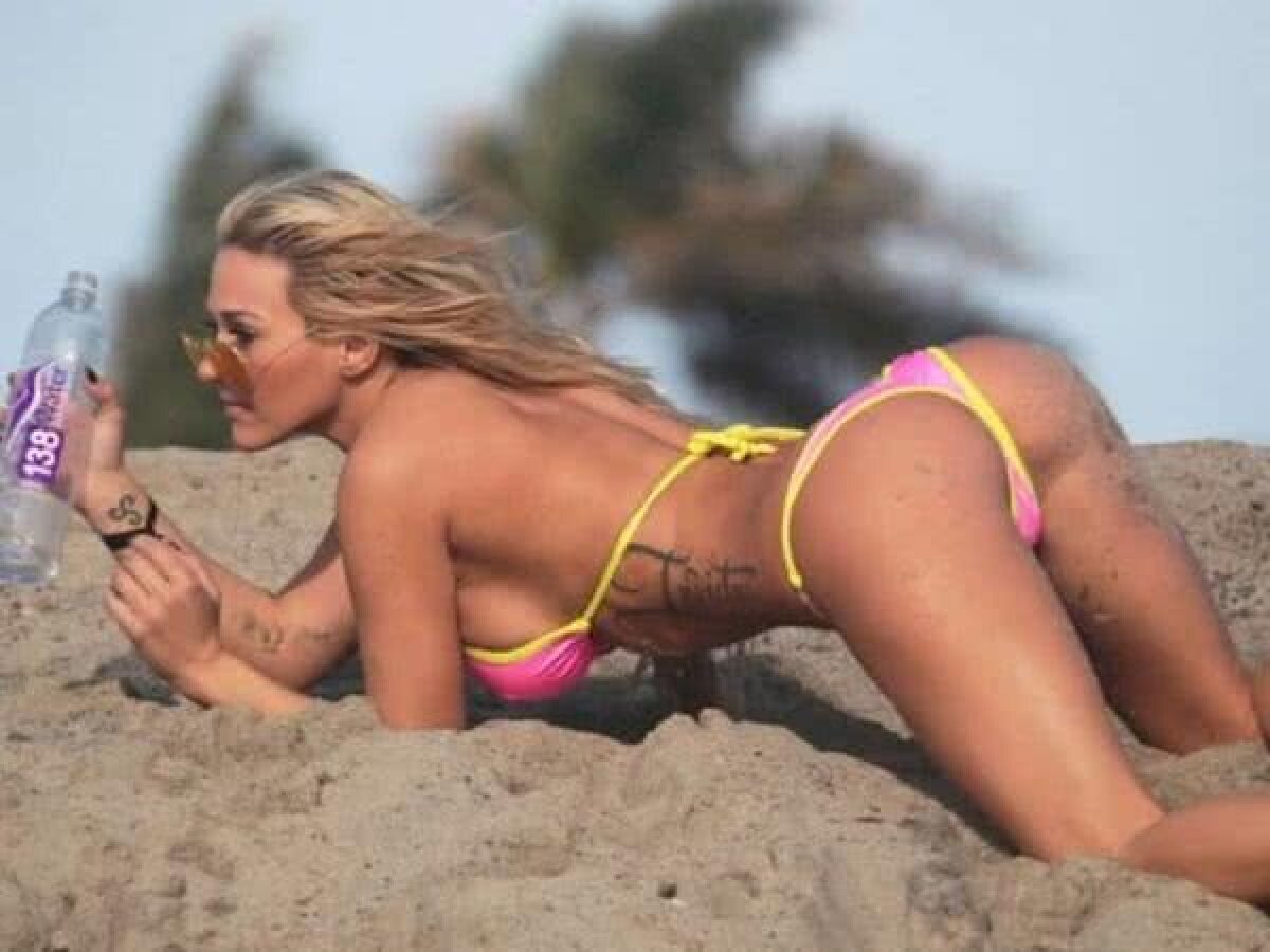 FOTO Din armată direct în revistele pentru bărbați! A renunțat la arme pentru a poza sexy