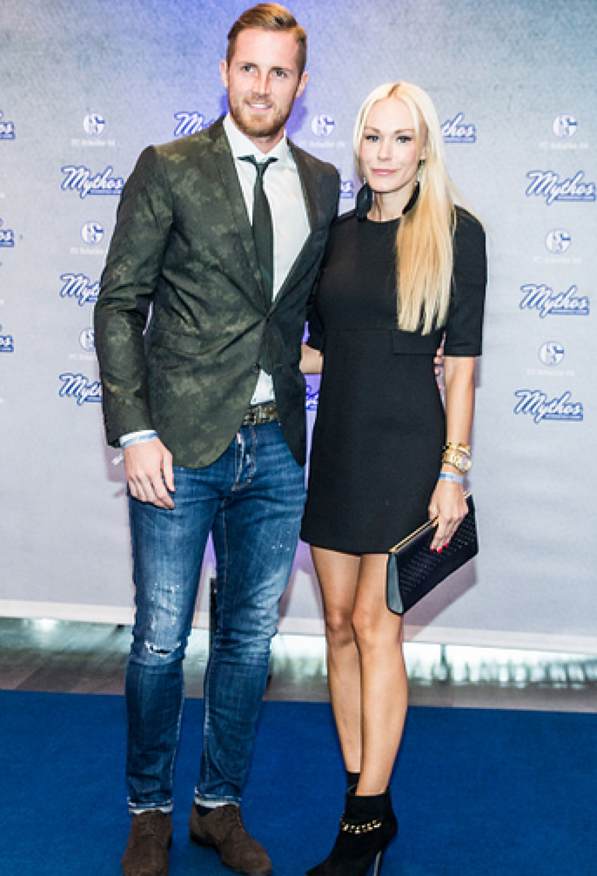 FOTO  Rezistent la... "soție"! » Exercițiu la limită pentru un fotbalist