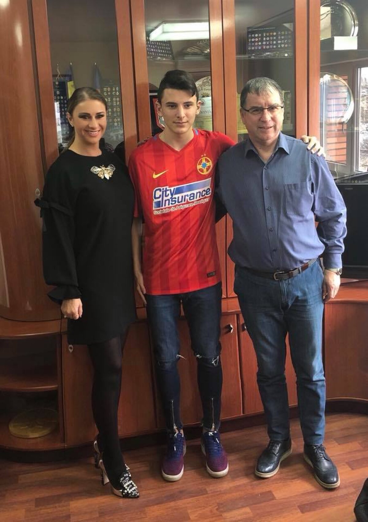 FOTO Doi jucători au semnat azi cu FCSB » Iată pozele de la prezentarea oficială!