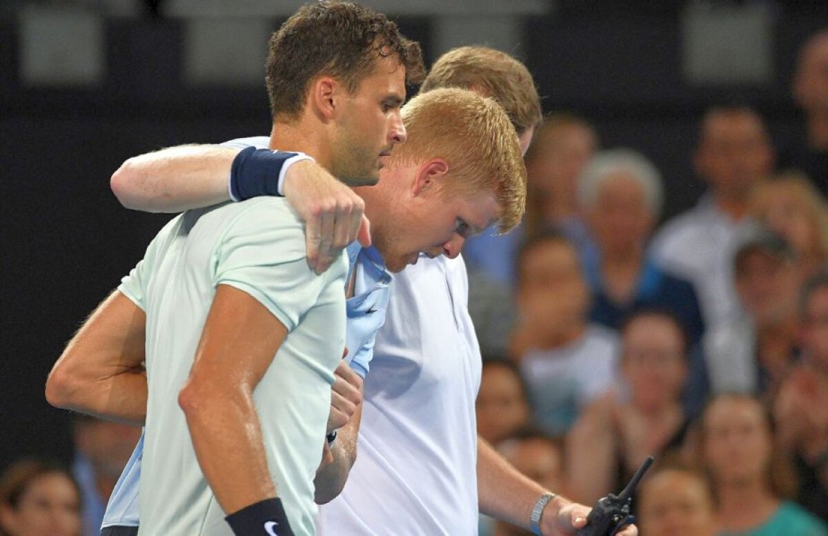 FOTO + VIDEO Moment superb în tenisul masculin » Adversarul s-a prăbușit pe teren, iar el a sprintat peste fileu ca să-l ajute 