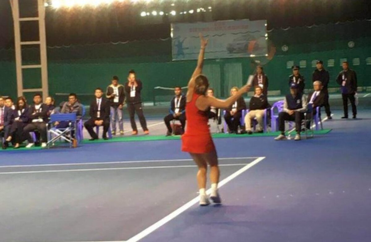 FOTO + VIDEO » Simona Halep, victorie spectaculoasă în finala de la Shenzen! A învins-o pe Siniakova după un meci jucat în sală, fără spectatori