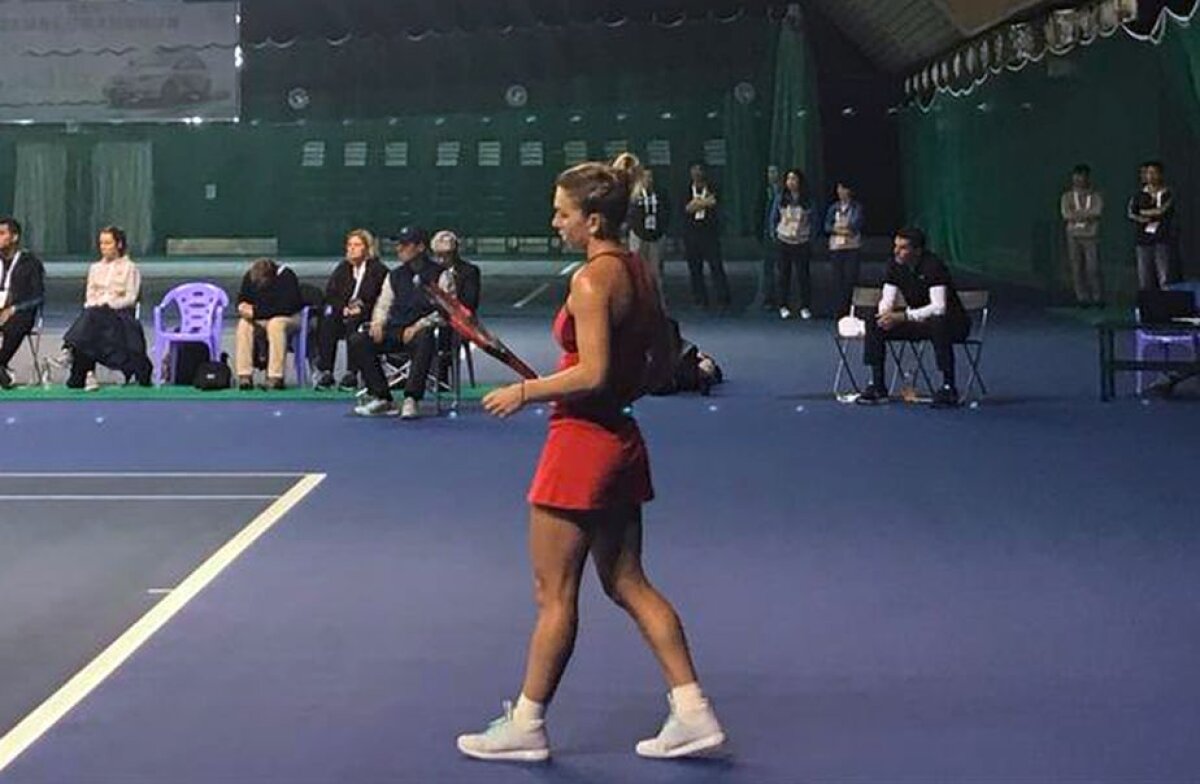 FOTO + VIDEO » Simona Halep, victorie spectaculoasă în finala de la Shenzen! A învins-o pe Siniakova după un meci jucat în sală, fără spectatori