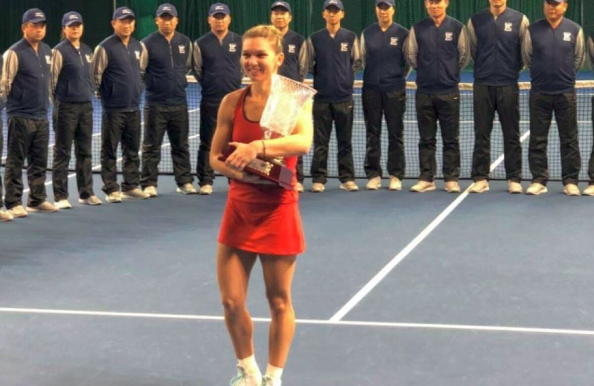 FOTO + VIDEO » Simona Halep, victorie spectaculoasă în finala de la Shenzen! A învins-o pe Siniakova după un meci jucat în sală, fără spectatori