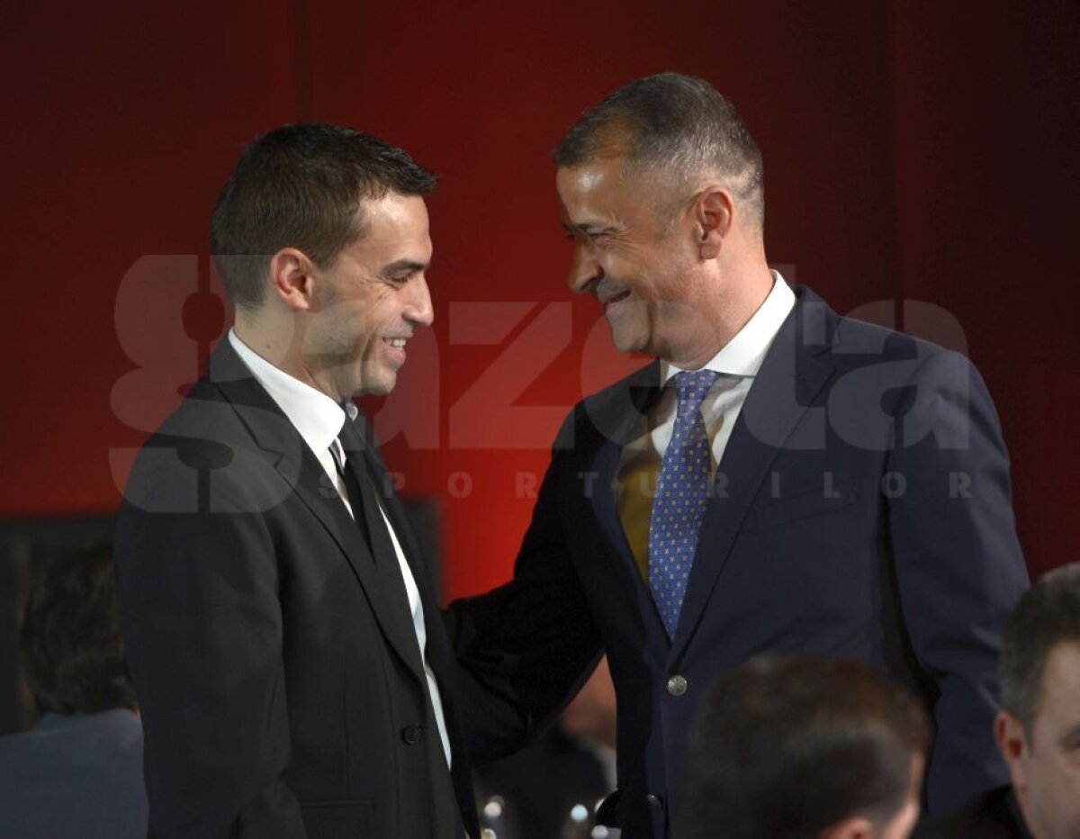 GALERIE FOTO 8 din 11! Jucătorii de la FCSB au "arestat" premiile de la Gala AFAN » Cum arată "11-le" ideal din 2017