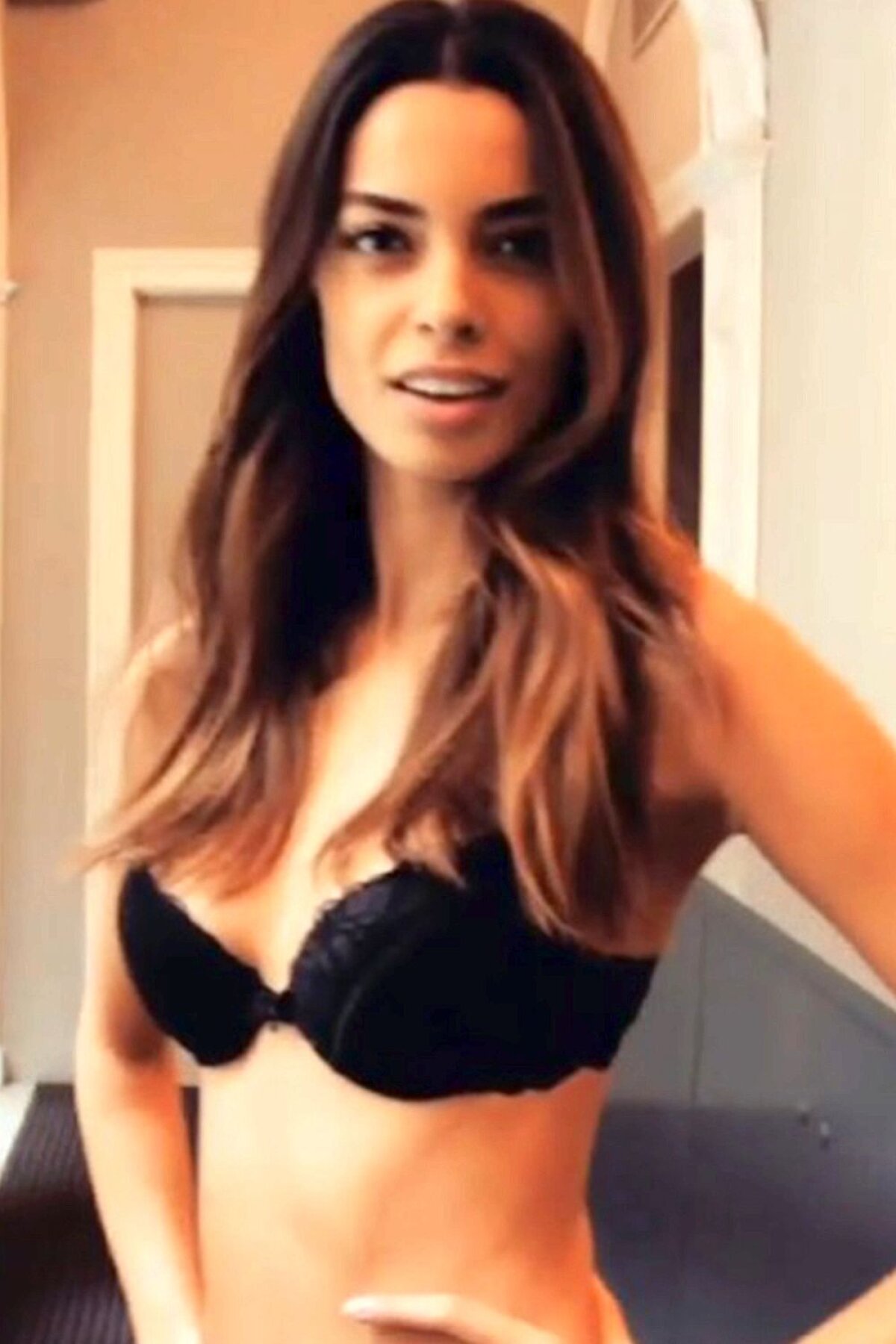 FOTO Mesajul unui fotomodel pentru iubitul fotbalist: "Nu mai vreau să mă întorc la frig"