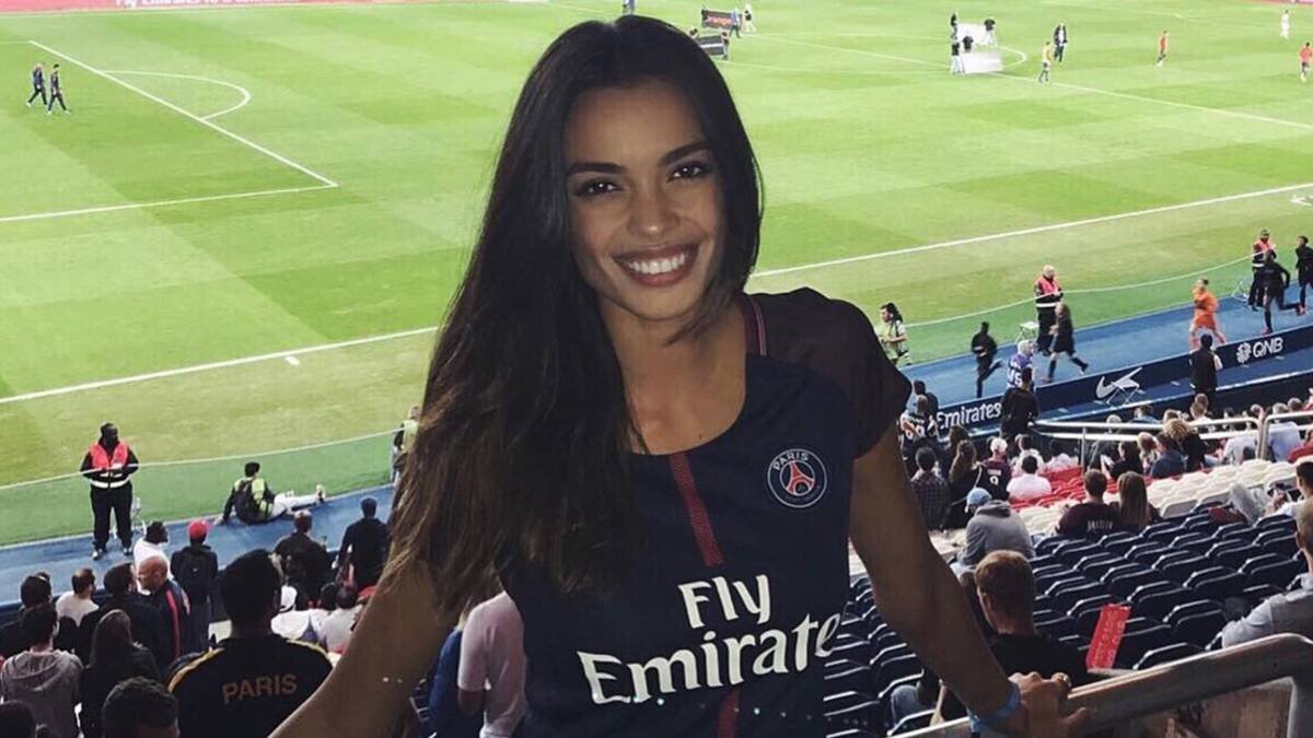 FOTO Mesajul unui fotomodel pentru iubitul fotbalist: "Nu mai vreau să mă întorc la frig"