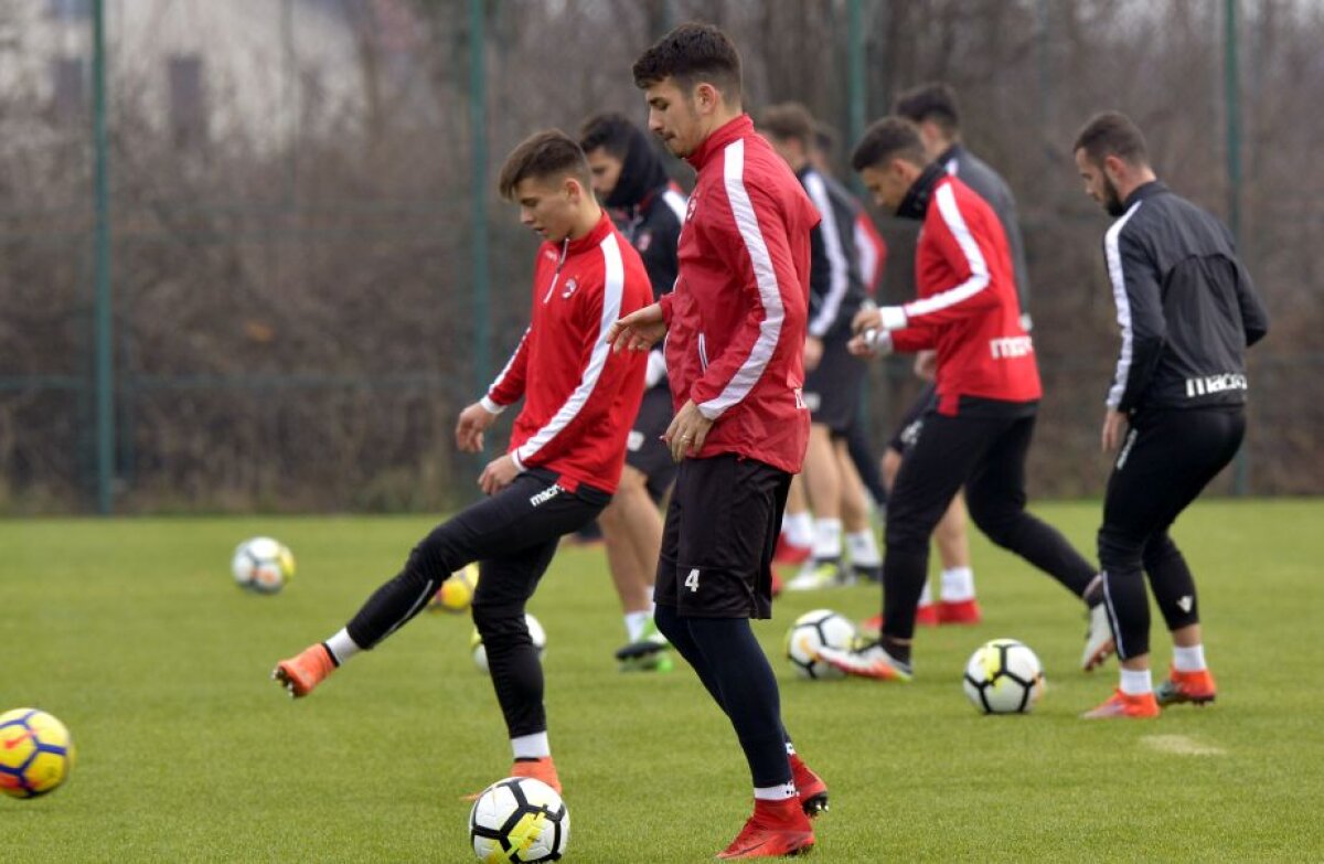 GALERIE FOTO 4 noutăți la reunirea lui Dinamo! Un fost jucător de la CFR e în probe și altul semnează diseară » Cine a acuzat probleme medicale și cum arată lotul complet