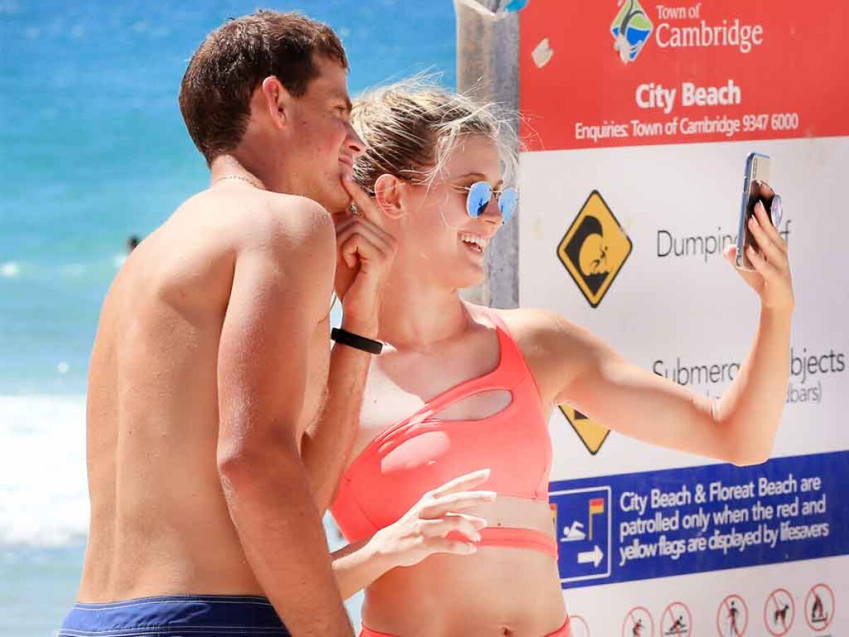 FOTO În picaj în clasamentul WTA, Bouchard punctează în continuare pe plajă: imagini sexy din Australia