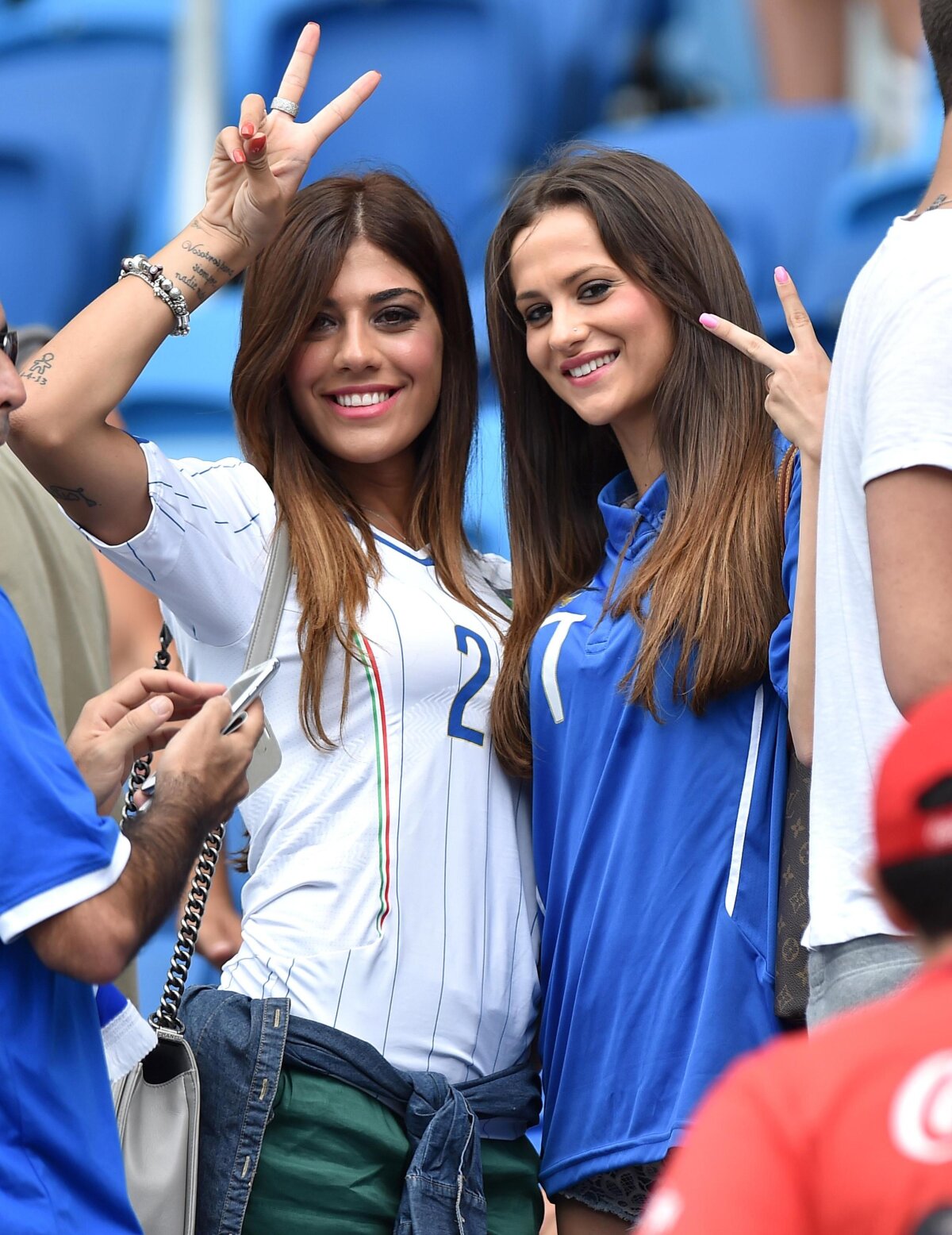 FOTO Poker celebrat în Maldive » Spaima FCSB-ului a plecat în vacanță: imagini HOT alături de soția lui