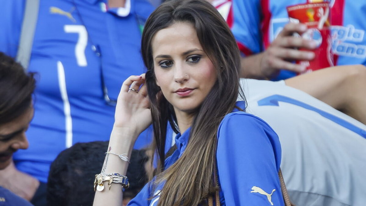 FOTO Poker celebrat în Maldive » Spaima FCSB-ului a plecat în vacanță: imagini HOT alături de soția lui