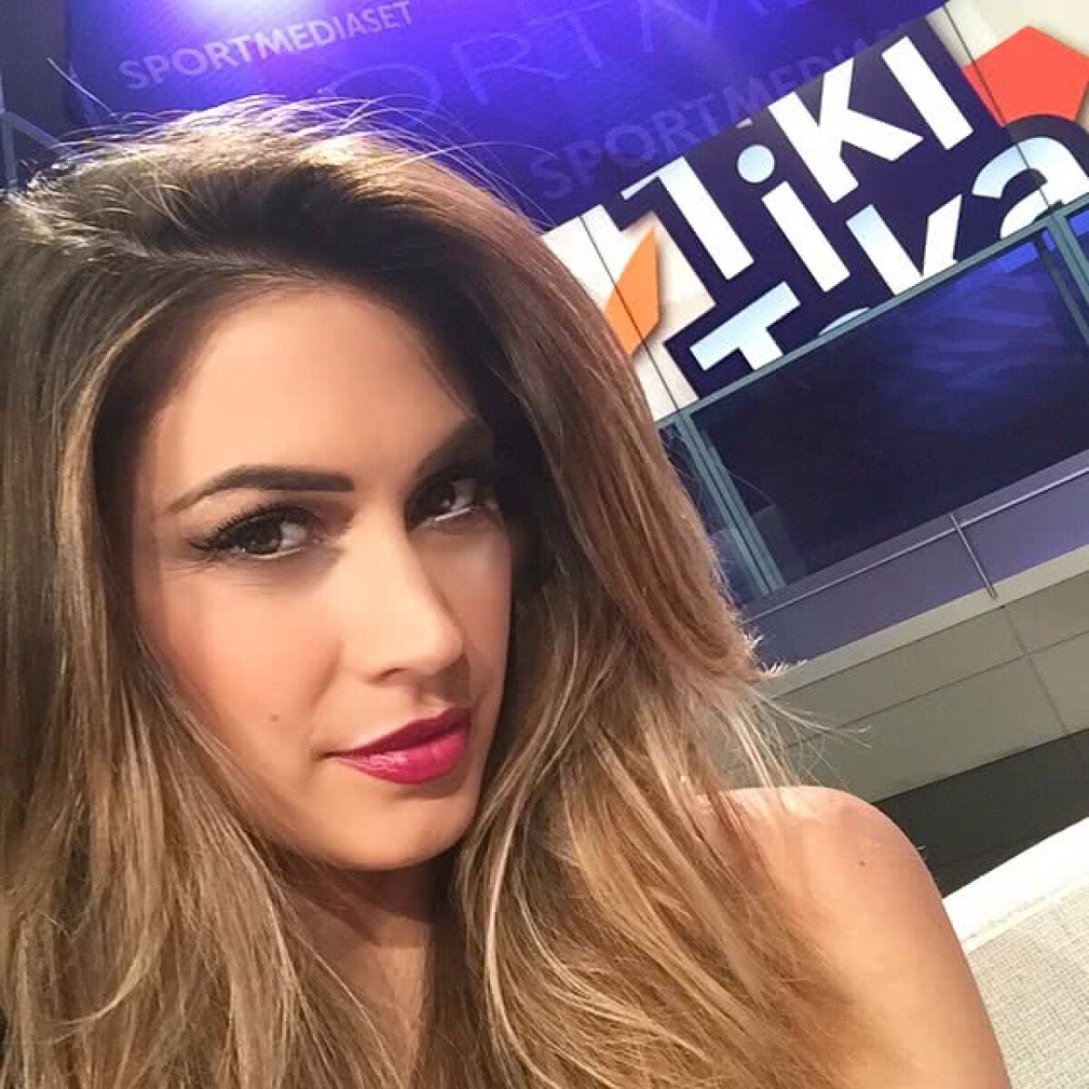 FOTO Melissa și shoppingul  de 100.000€ pe săptămână » Pe cât de frumoasă, pe atât de neîndurătoare: critici dure la adresa unui fotbalist