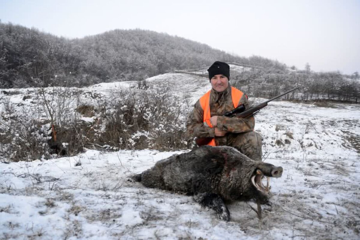 FOTO Vivi Ochi-de-Șoim » Momente inedite trăite pe munte de Răchită: "Am înotat în multe ocazii prin zăpadă de un metru ca să ajungem la standurile de tragere!"