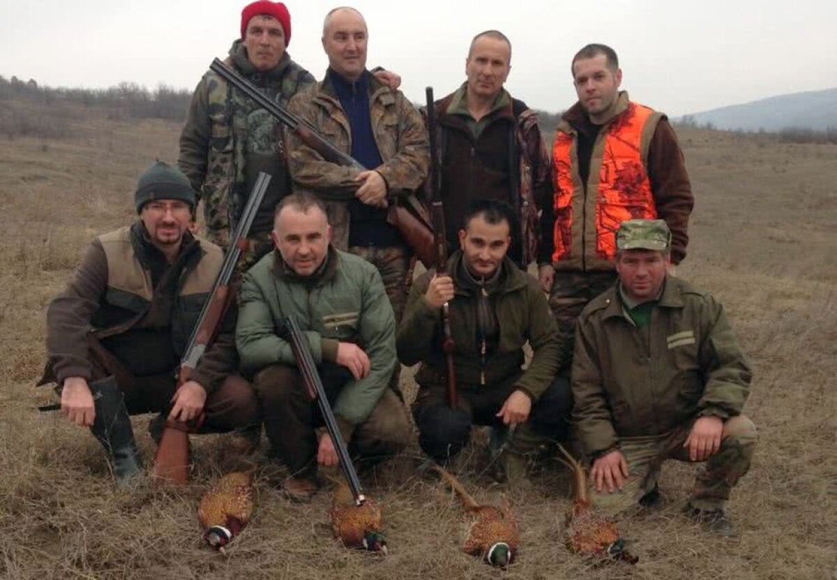 FOTO Vivi Ochi-de-Șoim » Momente inedite trăite pe munte de Răchită: "Am înotat în multe ocazii prin zăpadă de un metru ca să ajungem la standurile de tragere!"