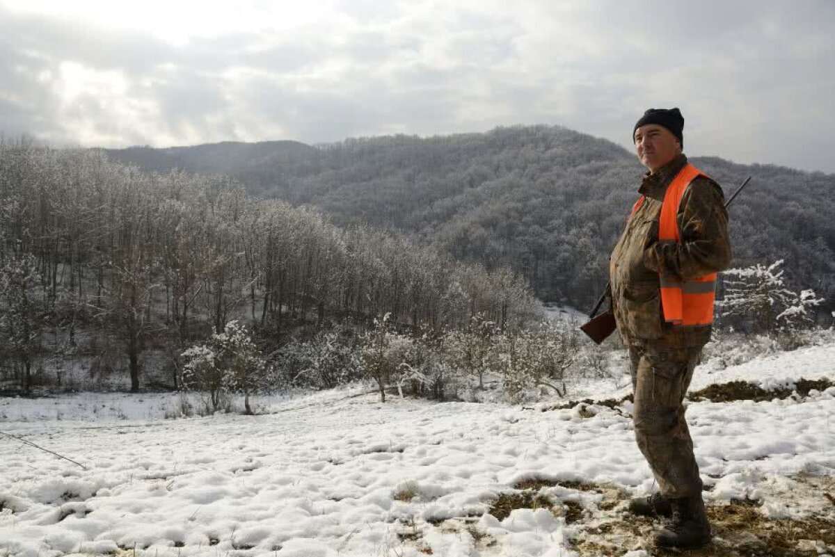 FOTO Vivi Ochi-de-Șoim » Momente inedite trăite pe munte de Răchită: "Am înotat în multe ocazii prin zăpadă de un metru ca să ajungem la standurile de tragere!"