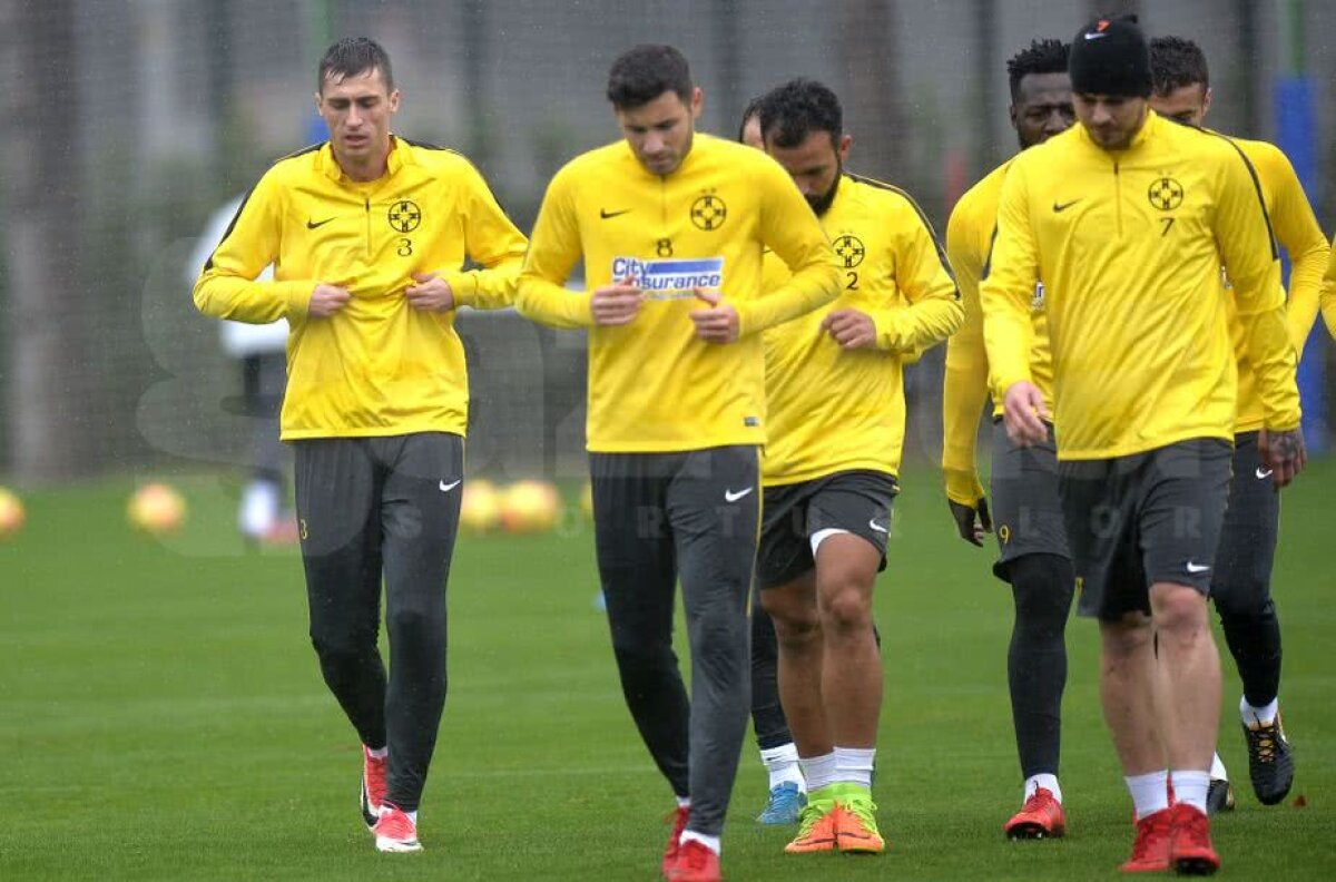 Corespondenţă GSP din Turcia » GALERIE FOTO Antrenament în ploaie! Jucătorii de la FCSB au tras tare sub comanda lui Dică