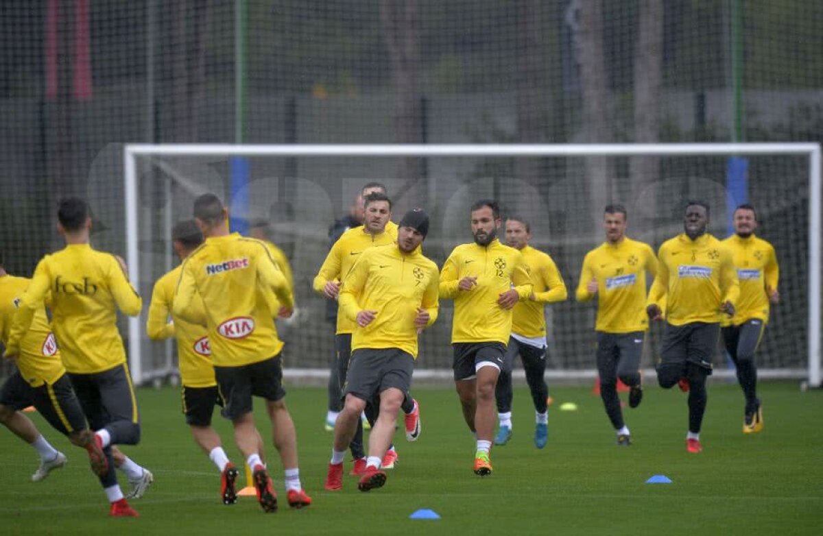 Corespondenţă GSP din Turcia » GALERIE FOTO Antrenament în ploaie! Jucătorii de la FCSB au tras tare sub comanda lui Dică
