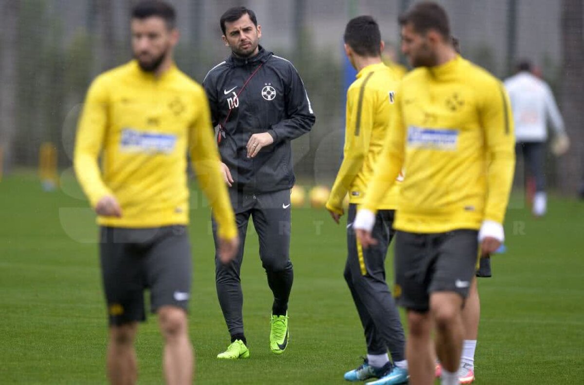 Corespondenţă GSP din Turcia » GALERIE FOTO Antrenament în ploaie! Jucătorii de la FCSB au tras tare sub comanda lui Dică