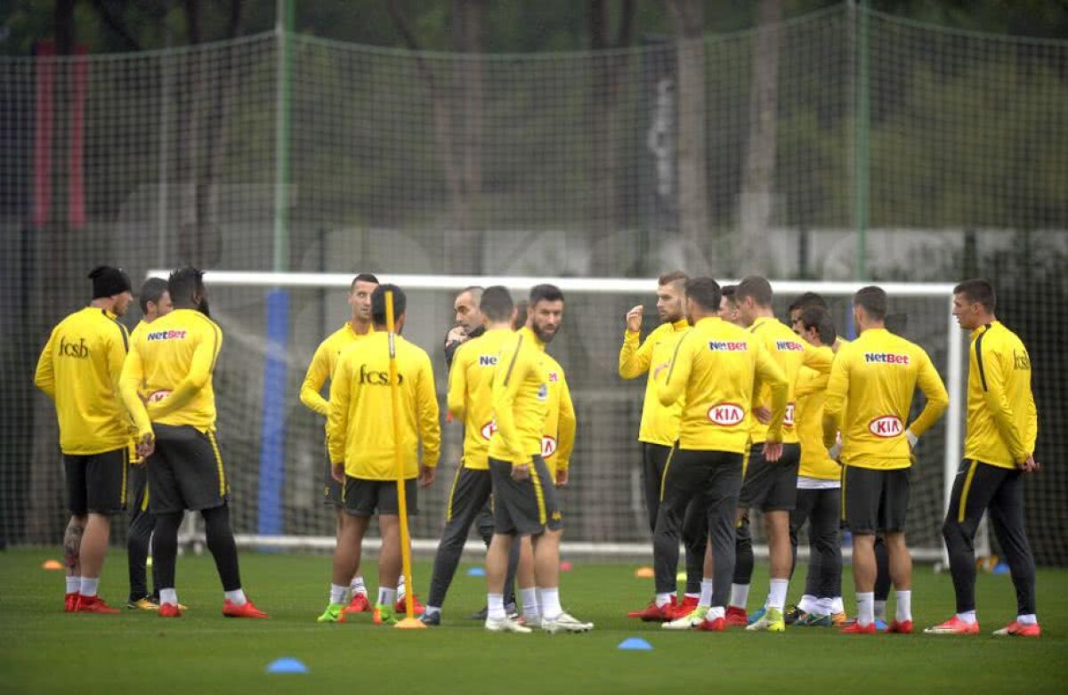 Corespondenţă GSP din Turcia » GALERIE FOTO Antrenament în ploaie! Jucătorii de la FCSB au tras tare sub comanda lui Dică