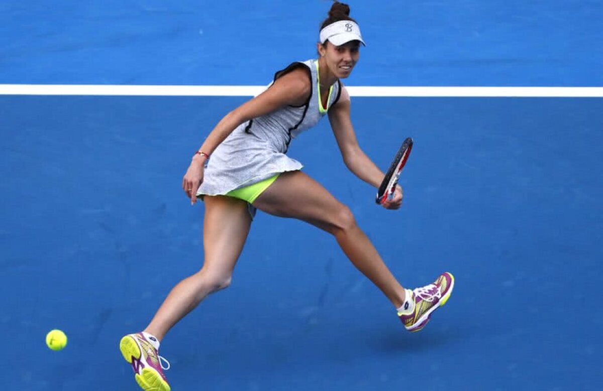 FOTO Mihaela Buzărnescu a fost eliminată în turul I la Australian Open de Caroline Wozniacki