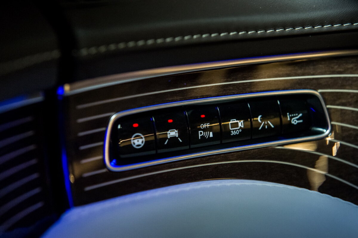 GALERIE FOTO Pe ce mașină de lux a pus mâna cel mai bogat român » Ion Țiriac își întregește colecția cu un Mercedes-Maybach S 650 Cabriolet