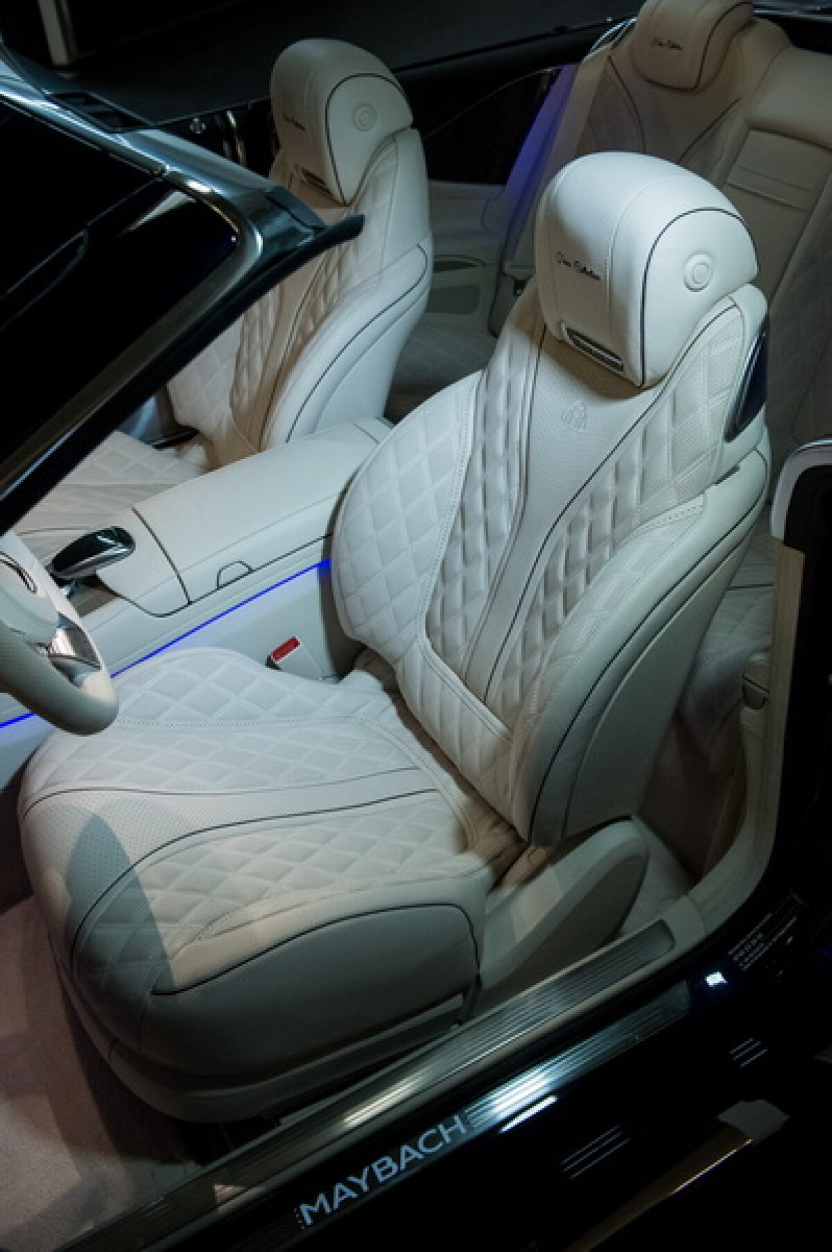 GALERIE FOTO Pe ce mașină de lux a pus mâna cel mai bogat român » Ion Țiriac își întregește colecția cu un Mercedes-Maybach S 650 Cabriolet