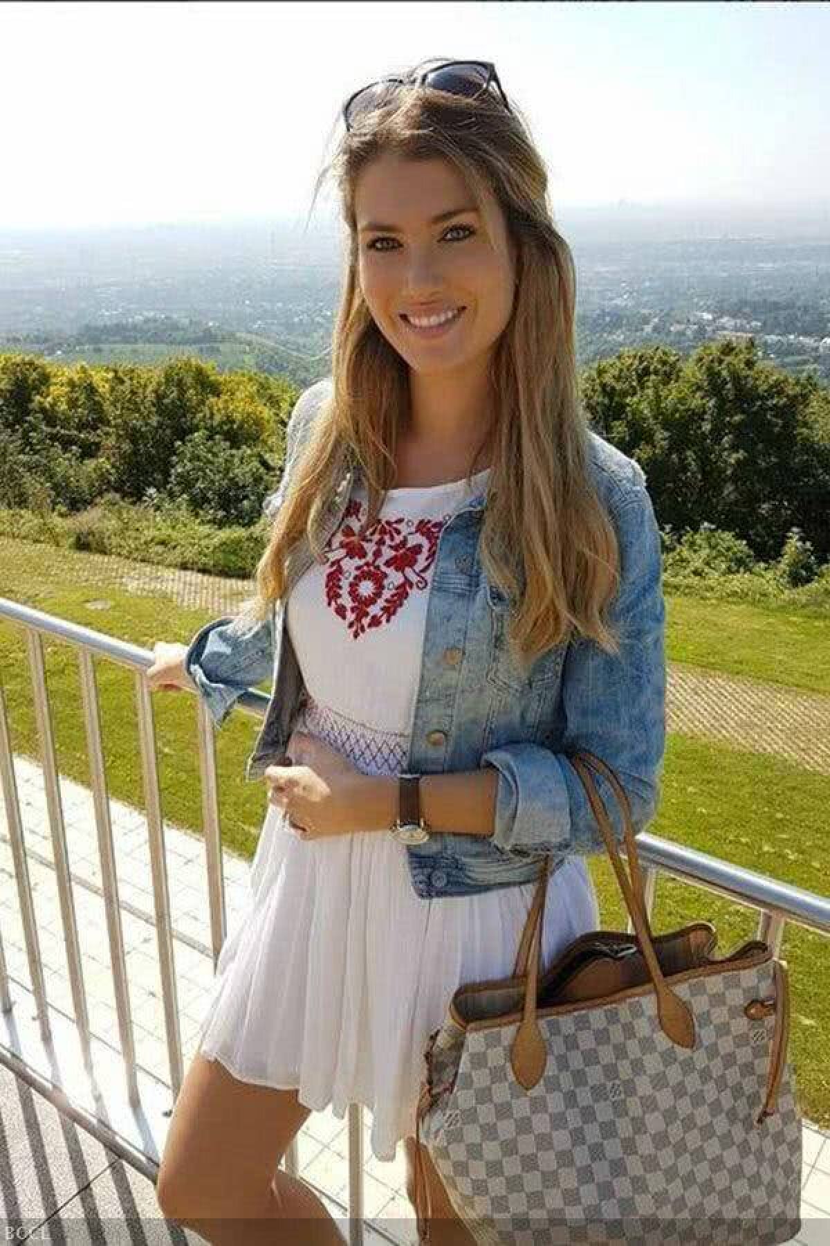 FOTO O fată sexy și cu talent! ;) I-a bătut la poker pe Ronaldo și Neymar