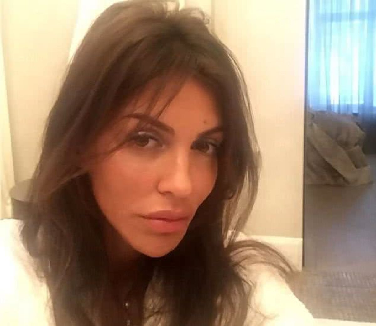 FOTO Gelozia, boală grea: nevasta unui ex-fotbalist de la Arsenal a amenințat un fotomodel că îi taie degetele dacă se mai apropie de soțul ei!