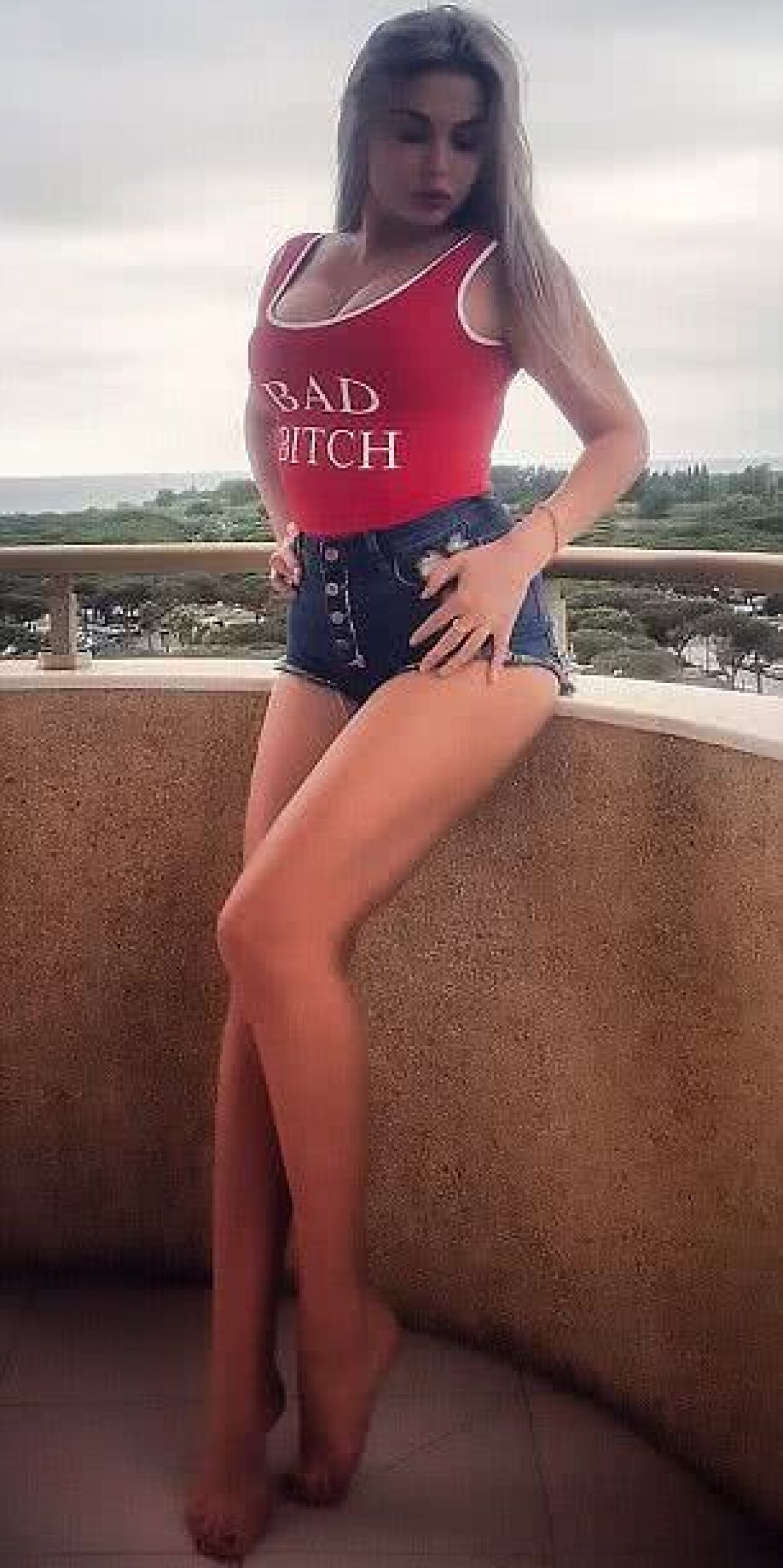 FOTO Gelozia, boală grea: nevasta unui ex-fotbalist de la Arsenal a amenințat un fotomodel că îi taie degetele dacă se mai apropie de soțul ei!