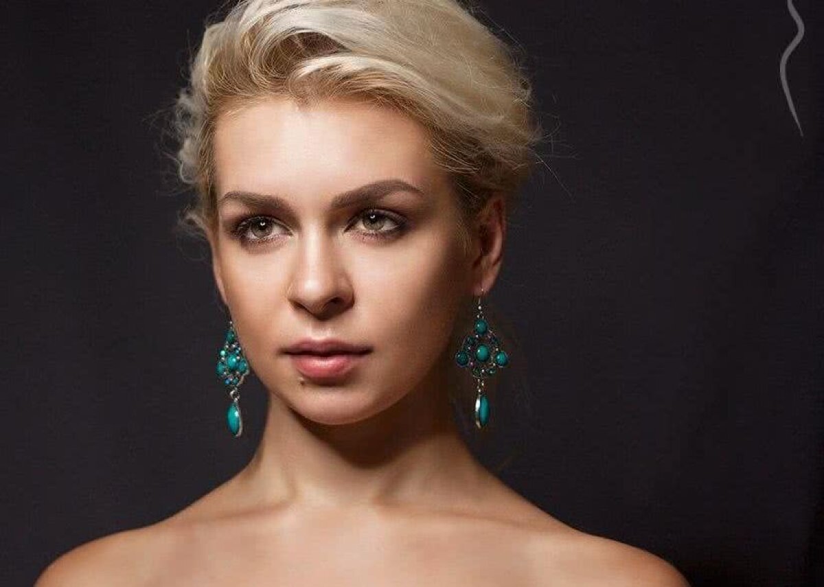 FOTO Gelozia, boală grea: nevasta unui ex-fotbalist de la Arsenal a amenințat un fotomodel că îi taie degetele dacă se mai apropie de soțul ei!