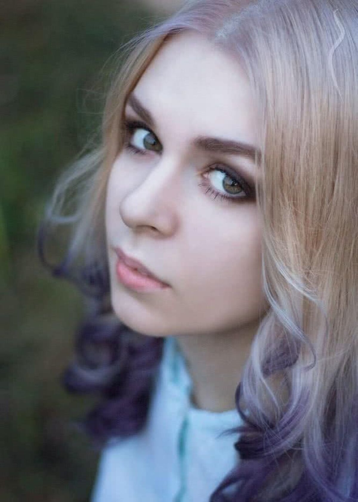 FOTO Gelozia, boală grea: nevasta unui ex-fotbalist de la Arsenal a amenințat un fotomodel că îi taie degetele dacă se mai apropie de soțul ei!