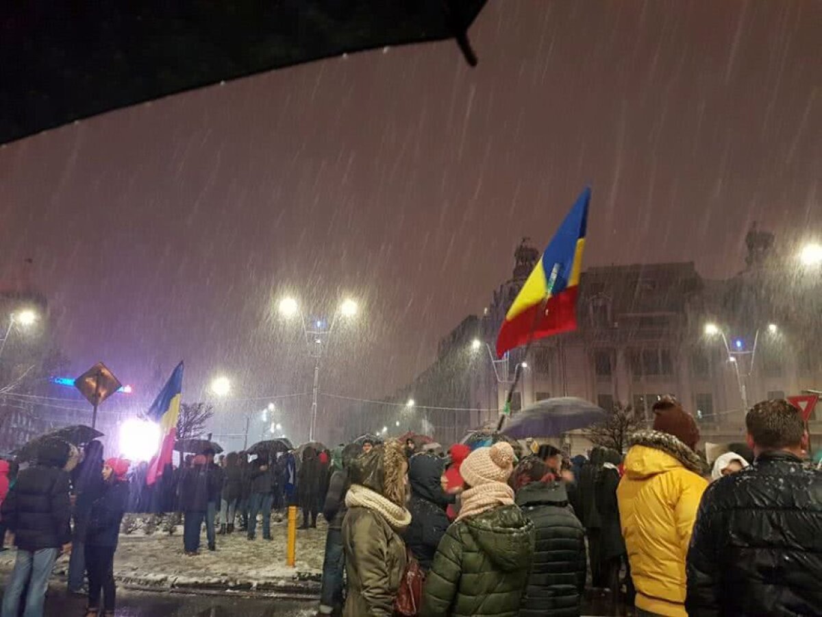 VIDEO+FOTO Proteste de amploare în țară » Estimări la ora 19:30: peste 50.000 de oameni pe străzi în Capitală și în marile orașe