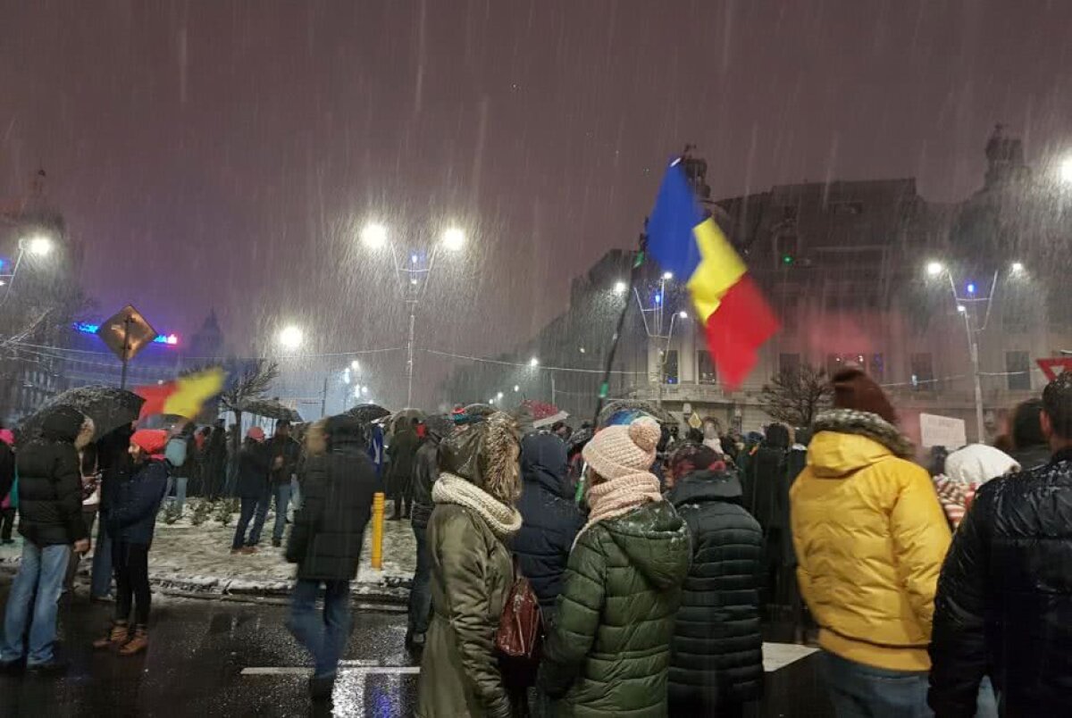 VIDEO+FOTO Proteste de amploare în țară » Estimări la ora 19:30: peste 50.000 de oameni pe străzi în Capitală și în marile orașe